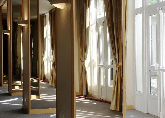 Splendid By Popinns 3* Châtel-Guyon